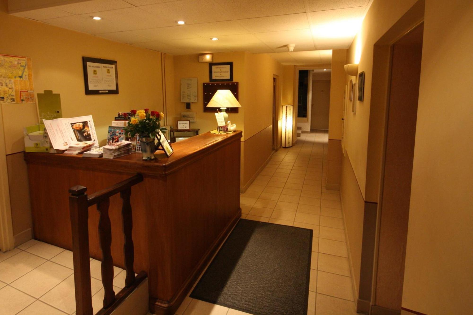 Logis Hotel L'Ange Couronne Belleville-sur-Saone Exterior photo