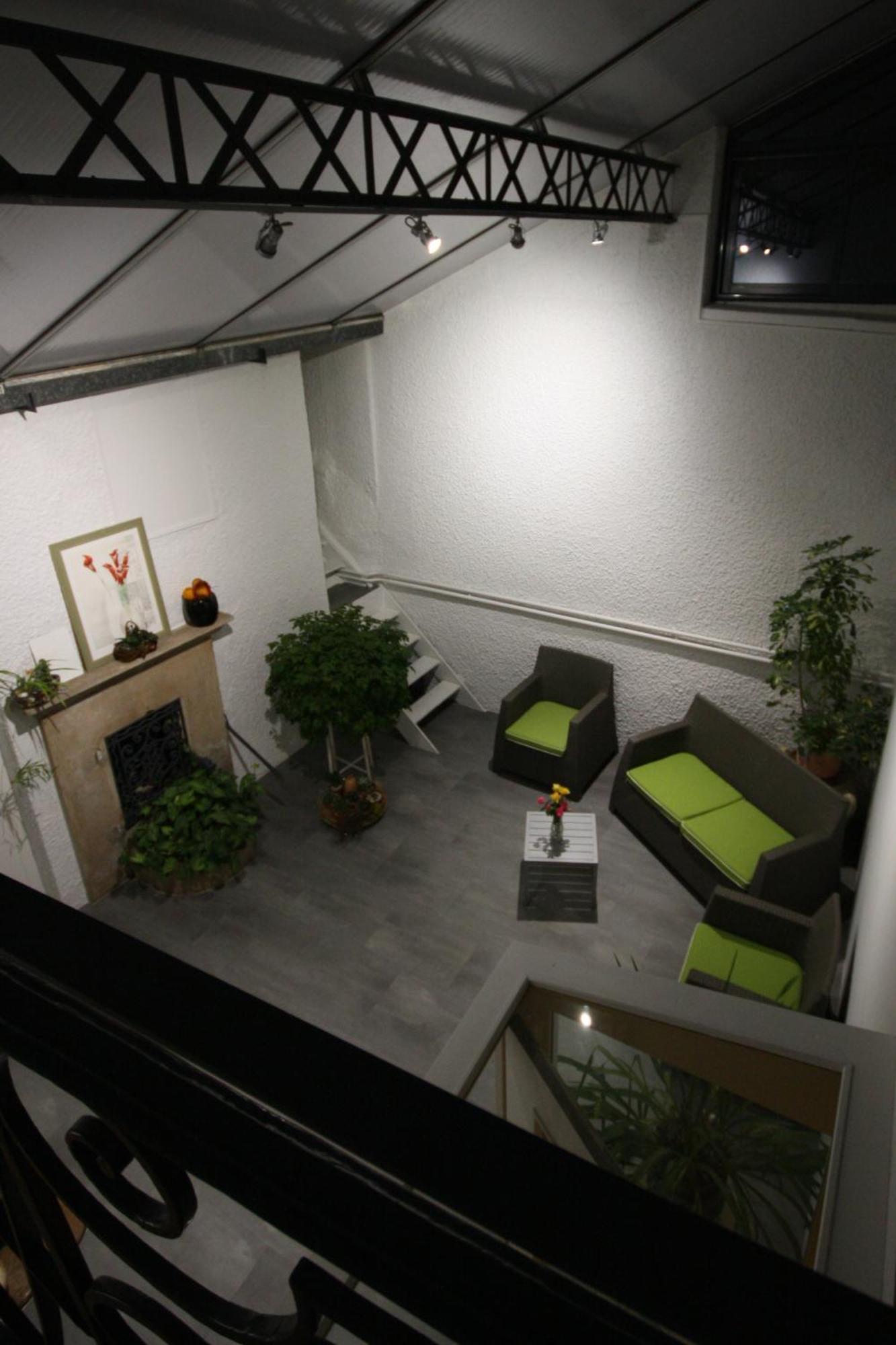 Logis Hotel L'Ange Couronne Belleville-sur-Saone Exterior photo