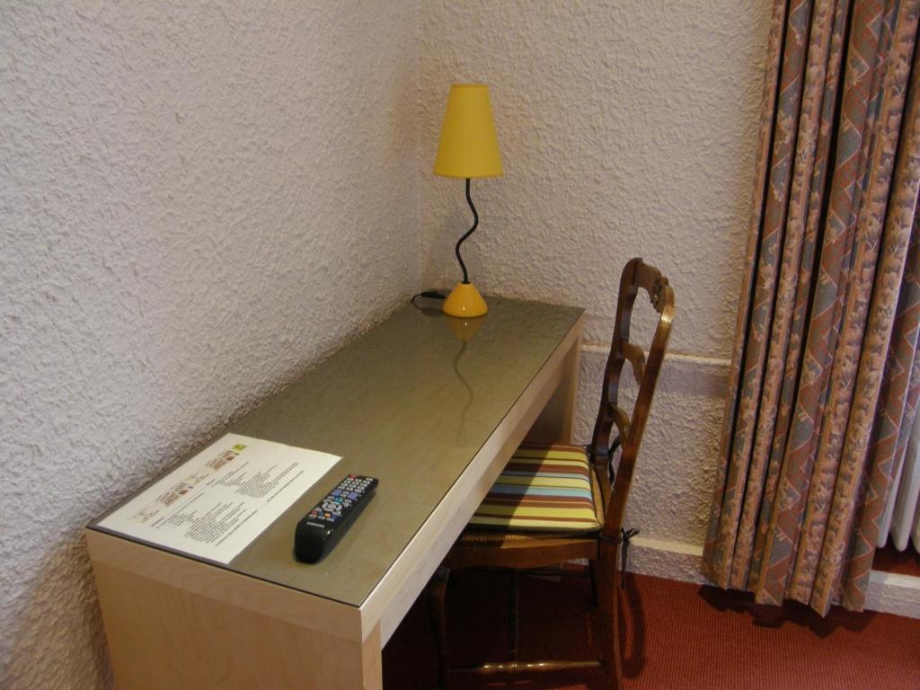 Logis Hotel L'Ange Couronne Belleville-sur-Saone Room photo